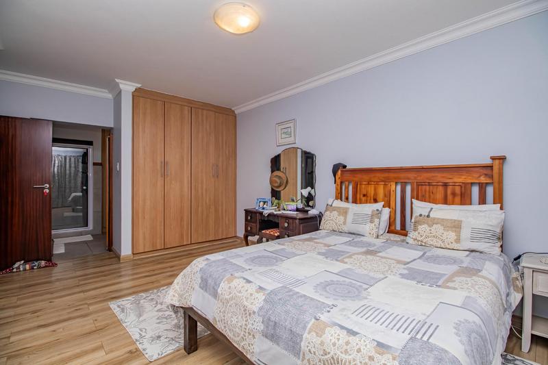 9 Bedroom Property for Sale in Outeniqua Strand Western Cape